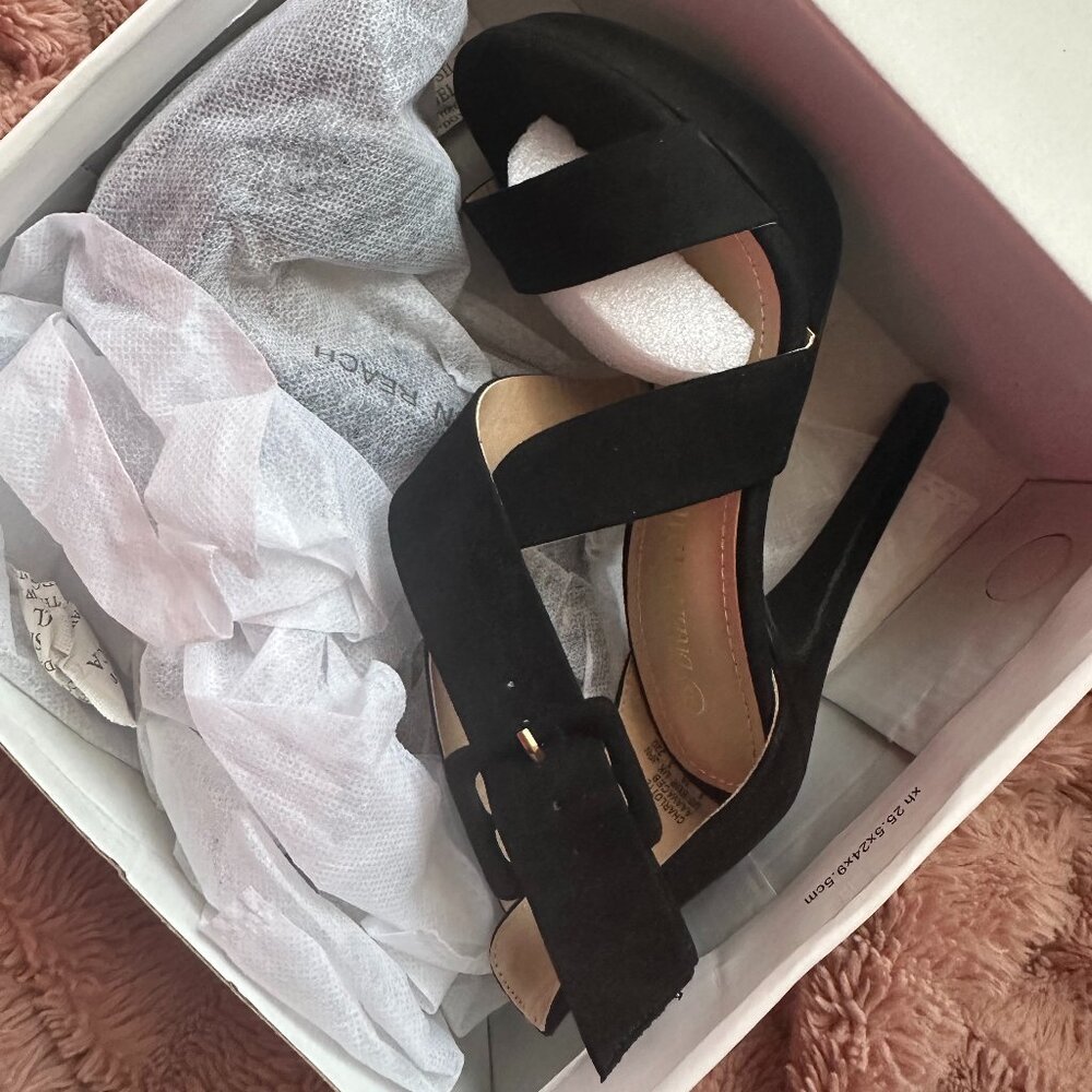 Dream Pairs Size 5 Black Heels